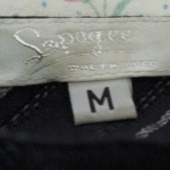 Chic Floral Black Midi Dress - Picture 5 of 5